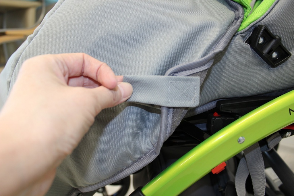 Коляска «Мева», как закрепить накидку на ножки